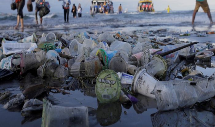 Τα πλαστικά η μεγαλύτερη ρύπανση στις παραλίες της Κρήτης