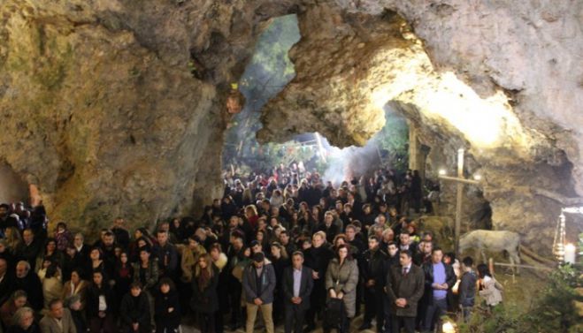 Κατανυκτική λειτουργία την παραμονή Χριστουγέννων στη Σπηλιά Μαραθοκεφάλας