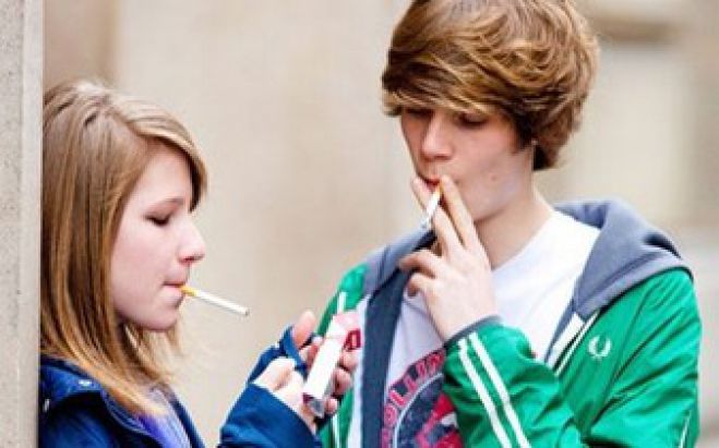 Κρήτη: Αντι για βιβλίο τσιγάρο στο χέρι από τα 12 οι μαθητές