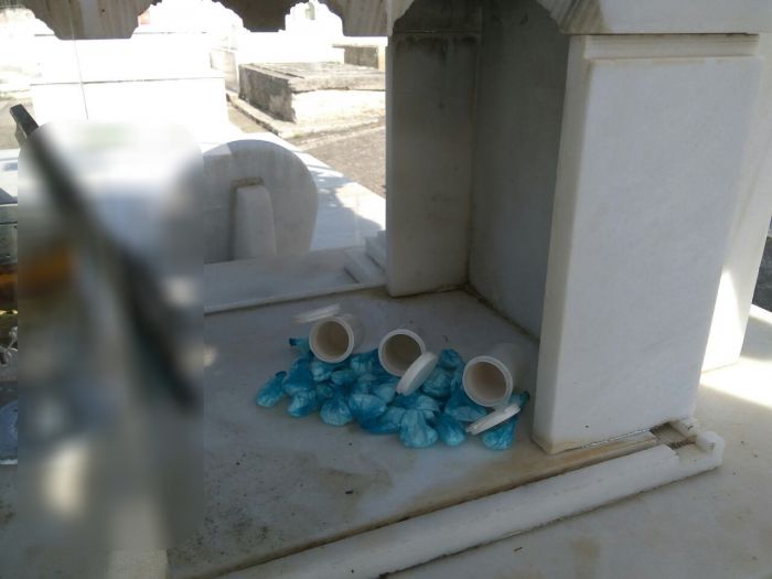 Χανιώτης έκρυβε κοκαΐνη σε τάφο νεκροταφείου