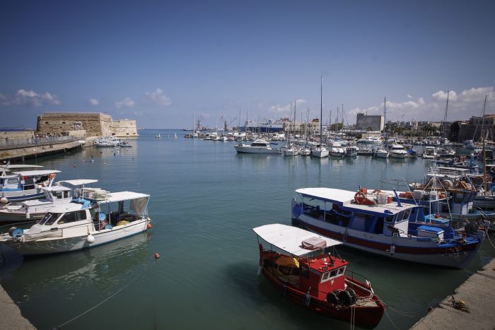 68χρονος έπεσε στο λιμάνι του Ηρακλείου