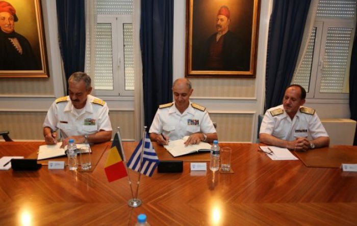 Συμφωνία συνεργασίας με Ρουμάνο Αντιναύαρχο υπέγραψε ο Χανιώτης αρχηγος ΓΕΝ