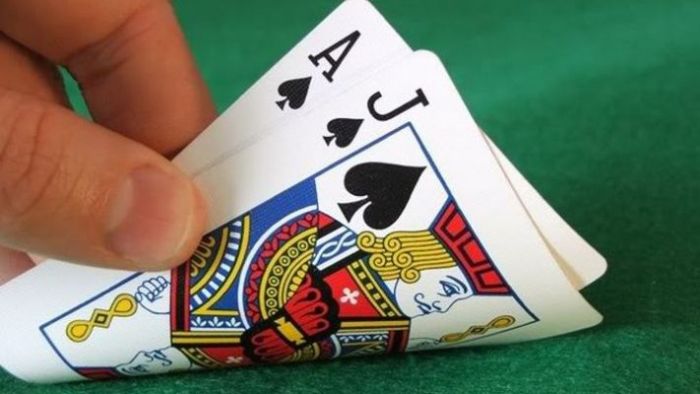Συνελήφθησαν 8 άτομα για συμμετοχή σε παράνομα τυχερά παίγνια