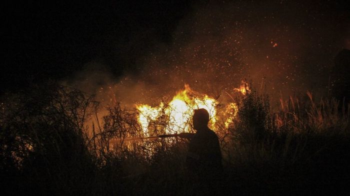 Φωτιά χθες το βράδυ στο Βαρύπετρο