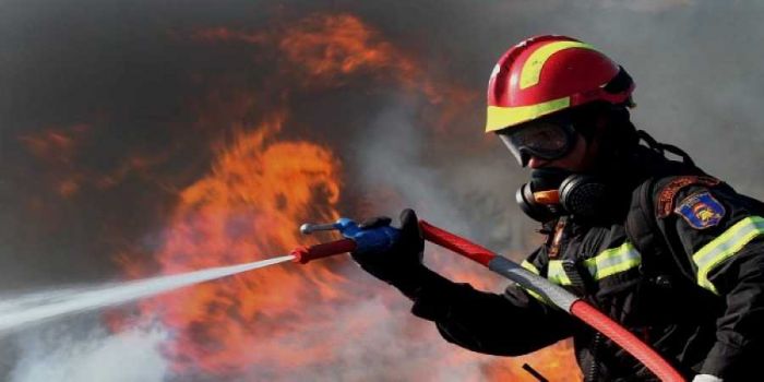 Αναστάτωση από πυρκαγιά σε επιχείρηση στην οδό Γογονή