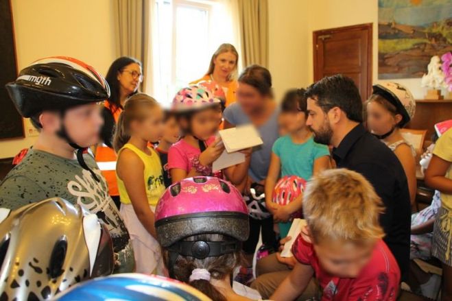 &Mu;&alpha;&theta;&eta;&tau;έ&sigmaf; &pi;&alpha;&rho;έ&delta;&omega;&sigma;&alpha;&nu; &epsilon;&pi;&iota;&sigma;&tau;&omicron;&lambda;ή &sigma;&tau;&omicron;&nu; &Delta;ή&mu;&alpha;&rho;&chi;&omicron; &Chi;&alpha;&nu;ί&omega;&nu;