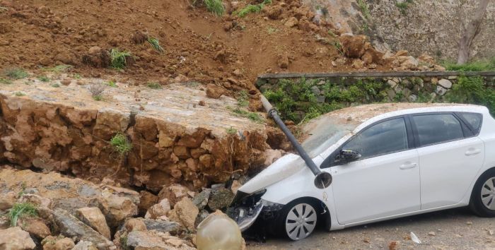 Κατέρρευσε μεγάλο τμήμα του επιπρομαχώνα Αγίου Δημητρίου.