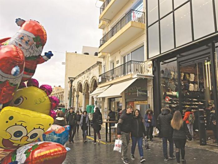 Μαύρες γιορτές για τους εμπόρους,ο χιονιάς άδειασε την αγορά