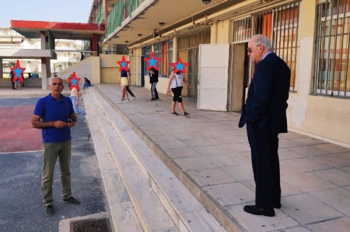 Το 4ο Λύκειο και το 4ο Γυμνάσιο επισκέφθηκε ο Δήμαρχος Ηρακλείου Βασίλης Λαμπρινός