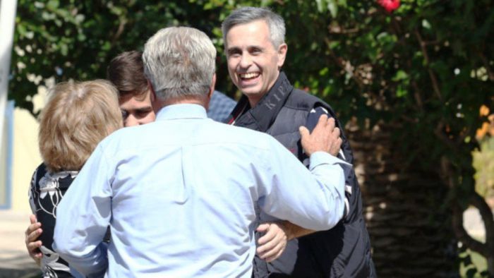 &Delta;ί&kappa;&eta; &Lambda;&epsilon;&mu;&pi;&iota;&delta;ά&kappa;&eta;: Έ&nu;&tau;&alpha;&sigma;&eta; &mu;&epsilon;&tau;&alpha;&xi;ύ &epsilon;&pi;&iota;&chi;&epsilon;&iota;&rho;&eta;&mu;&alpha;&tau;ί&alpha; &kappa;&alpha;&iota; &sigma;&upsilon;&nu;&eta;&gamma;ό&rho;&omicron;&upsilon; &kappa;&alpha;&tau;&eta;&gamma;&omicron;&rho;&omicron;&upsilon;&mu;έ&nu;&omicron;&upsilon;