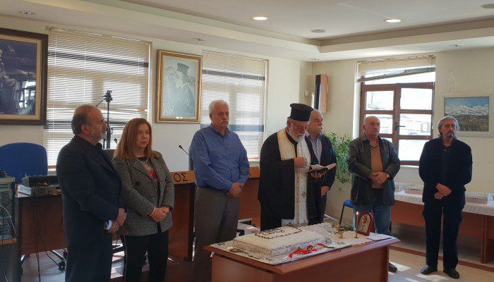 Έ&kappa;&omicron;&psi;&alpha;&nu; &tau;&eta;&nu; &pi;ί&tau;&alpha; &tau;&omicron;&upsilon;&sigmaf; &phi;&omicron;&rho;&epsilon;ί&sigmaf; &tau;&eta;&sigmaf; &epsilon;&kappa;&pi;&alpha;ί&delta;&epsilon;&upsilon;&sigma;&eta;&sigmaf; &sigma;&tau;&omicron;&nu; &Alpha;&pi;&omicron;&kappa;ό&rho;&omega;&nu;&alpha;