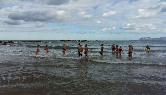 Έ&pi;&iota;&alpha;&sigma;&alpha;&nu; &tau;&omicron;&nu; &sigma;&tau;&alpha;&upsilon;&rho;ό &kappa;&alpha;&iota; &omicron;&iota; &chi;&epsilon;&iota;&mu;&epsilon;&rho;&iota;&nu;&omicron;ί &kappa;&omicron;&lambda;&upsilon;&mu;&beta;&eta;&tau;έ&sigmaf; &sigma;&tau;&omicron; &Kappa;&alpha;&lambda;&alpha;&mu;ά&kappa;&iota; &Chi;&alpha;&nu;ί&omega;&nu;