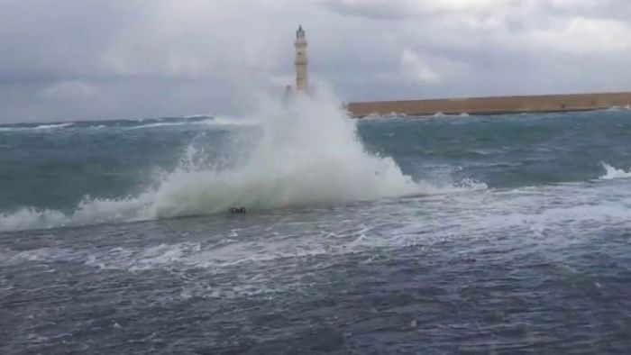 Συνεχίζονται τα προβλήματα στις ακτοπλοϊκές συγκοινωνίες λόγω των ισχυρών ανέμων