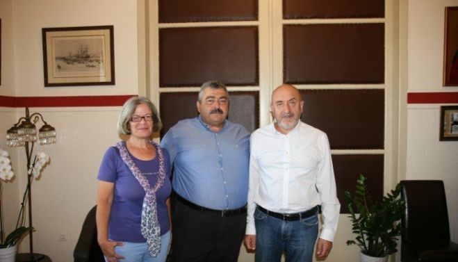 &Sigma;&tau;&omicron;&nu; &Alpha;&nu;&tau;&iota;&pi;&epsilon;&rho;&iota;&phi;&epsilon;&rho;&epsilon;&iota;ά&rho;&chi;&eta; &Chi;&alpha;&nu;ί&omega;&nu; &omicron; &nu;έ&omicron;&sigmaf; &pi;&rho;ό&epsilon;&delta;&rho;&omicron;&sigmaf; &tau;&omicron;&upsilon; &Lambda;&iota;&mu;&epsilon;&nu;&iota;&kappa;&omicron;ύ &Tau;&alpha;&mu;&epsilon;ί&omicron;&upsilon; &nu;.&Chi;&alpha;&nu;ί&omega;&nu;