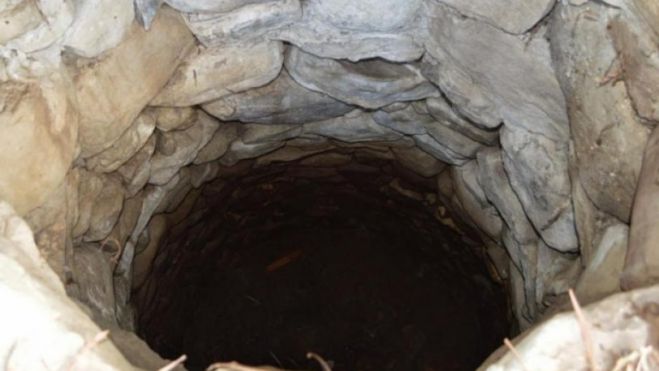 Ά&nu;&delta;&rho;&alpha;&sigmaf; έ&pi;&epsilon;&sigma;&epsilon; &sigma;&epsilon; &pi;&eta;&gamma;ά&delta;&iota; &sigma;&tau;&omicron; &Eta;&rho;ά&kappa;&lambda;&epsilon;&iota;&omicron;