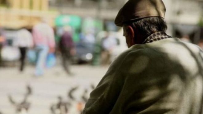 Κάνουν έξωση σε ηλικιωμένο που έχασε το σπίτι του σε πλειστηριασμό !