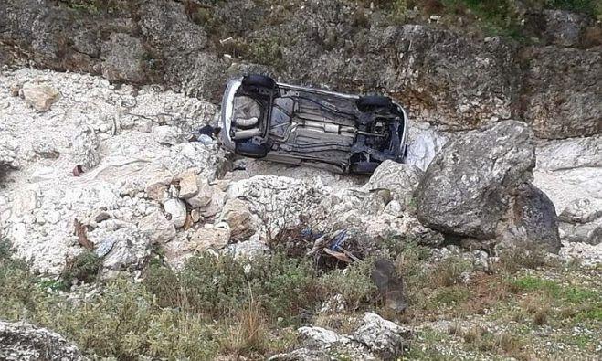 Αυτοκίνητο έπεσε σε γκρεμό 50 μέτρων!