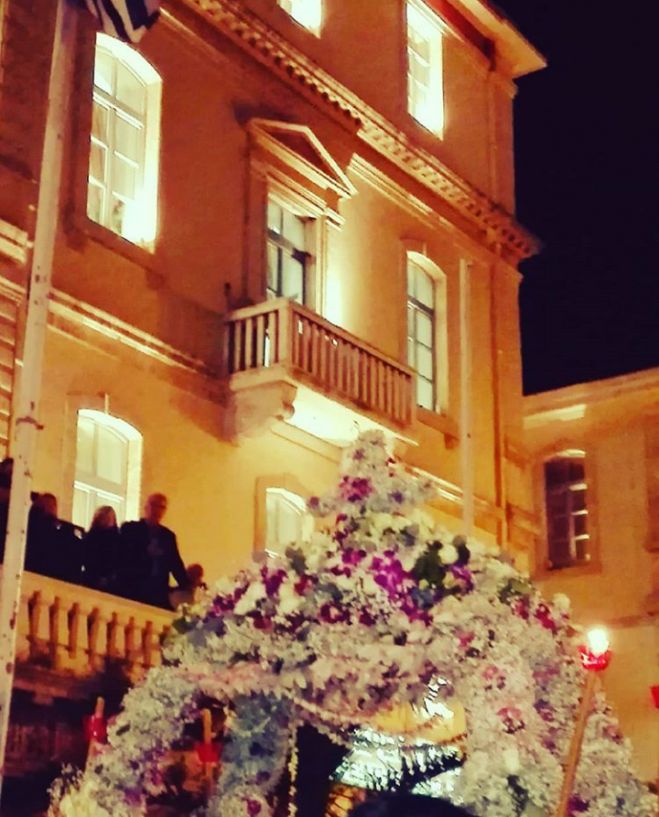 Έ&xi;&iota; &Epsilon;&pi;&iota;&tau;ά&phi;&iota;&omicron;&iota; &theta;&alpha; &sigma;&upsilon;&nu;&alpha;&nu;&tau;&eta;&theta;&omicron;ύ&nu; &tau;&eta;&nu; &Mu;. &Pi;&alpha;&rho;&alpha;&sigma;&kappa;&epsilon;&upsilon;ή &sigma;&tau;&eta;&nu; &pi;&lambda;&alpha;&tau;&epsilon;ί&alpha; &Delta;&iota;&kappa;&alpha;&sigma;&tau;&eta;&rho;ί&omega;&nu;