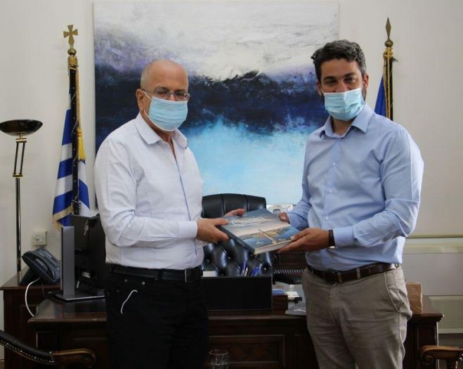 &Epsilon;&theta;&iota;&mu;&omicron;&tau;&upsilon;&pi;&iota;&kappa;έ&sigmaf; &sigma;&upsilon;&nu;&alpha;&nu;&tau;ή&sigma;&epsilon;&iota;&sigmaf; &Delta;&eta;&mu;ά&rho;&chi;&omicron;&upsilon; &Chi;&alpha;&nu;ί&omega;&nu; &Pi;. &Sigma;&eta;&mu;&alpha;&nu;&delta;&eta;&rho;ά&kappa;&eta;