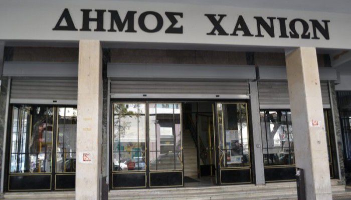 Κλάδεμα δέντρων στις οδούς του δήμου Χανίων
