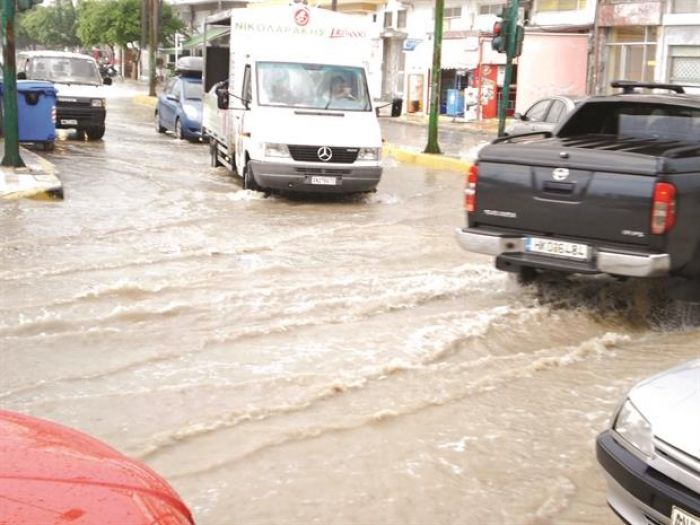 Σε &quot;Βενετία&quot; μετατράπηκε συνοικία στο Ηράκλειο λόγω...αγωγού