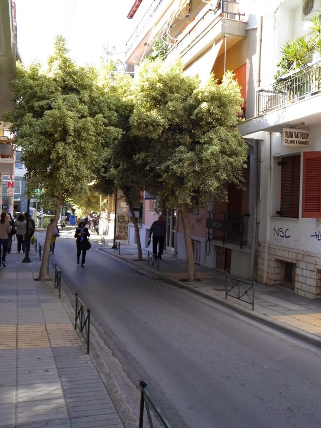 Εργασίες ανακατασκευής πεζοδρομίου