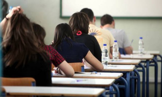 Αιτήσεις για συμμετοχή στις πανελλαδικές εξετάσεις.