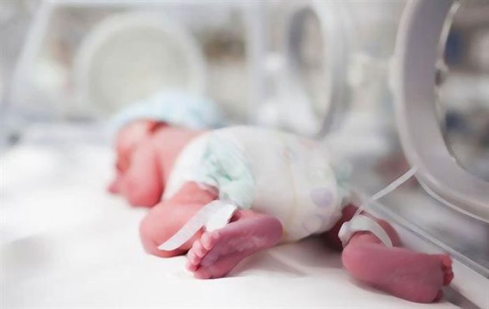 Πλένουν τα μωρά με εμφιαλωμένο νερό στο νοσοκομείο