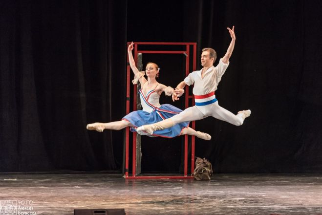 Η καλύτερη παράσταση για τη ζωή του Ρούντολφ Νουρέγιεφ, του σπουδαιότερου χορευτή του 20ου αιώνα, έρχεται στον  «Ελληνικό Κόσμο»!