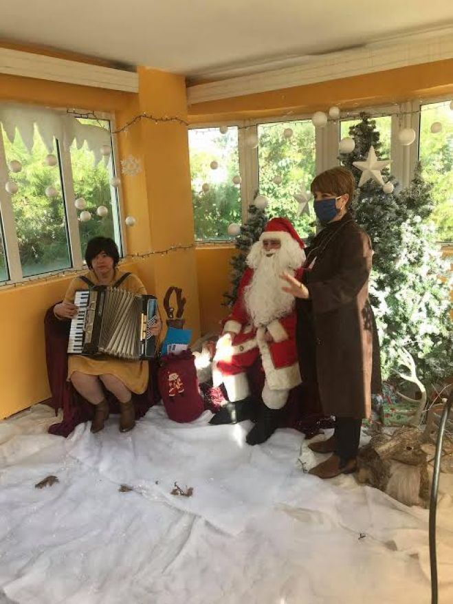 &Delta;&rho;ά&sigma;&epsilon;&iota;&sigmaf; &alpha;&gamma;ά&pi;&eta;&sigmaf; &kappa;&alpha;&iota; &pi;&rho;&omicron;&sigma;&phi;&omicron;&rho;ά&sigmaf; &pi;&rho;&omicron;&sigmaf; &tau;&omicron;&upsilon;&sigmaf; &sigma;&upsilon;&nu;&alpha;&nu;&theta;&rho;ώ&pi;&omicron;&upsilon;&sigmaf; &mu;&alpha;&sigmaf;