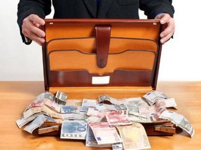 Ιταλοί του έδωσαν 665.000€ για μεζονέτα και τα "τακτοποιήσε"