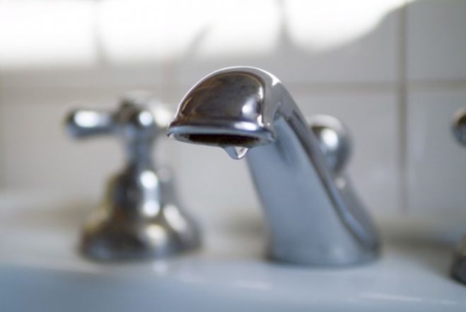 Χωρίς νερό νερό Ηρώων Πολυτεχνείου και Κουμ Καπί