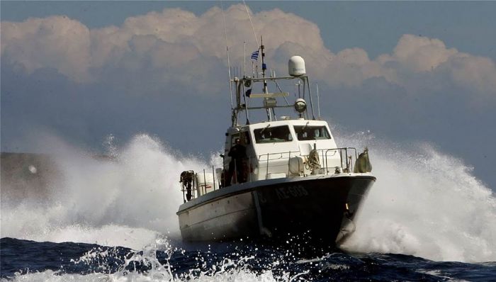 Τα ισχυρά Μποφόρ βύθισαν σκάφος στο Ενετικό Λιμάνι των Χανίων