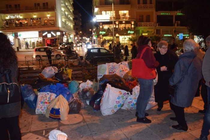 “Εντυσαν” τα δέντρα με πανωφόρια στα Χανιά