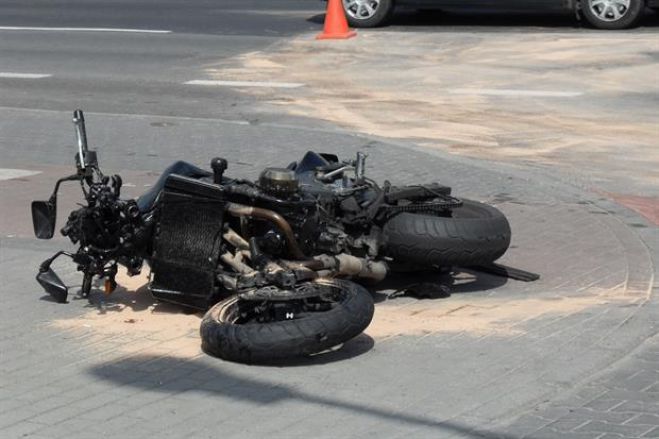 Μοτοσυκλετιστής καρφώθηκε με τη μηχανή του σε σήμα του Κ.Ο.Κ