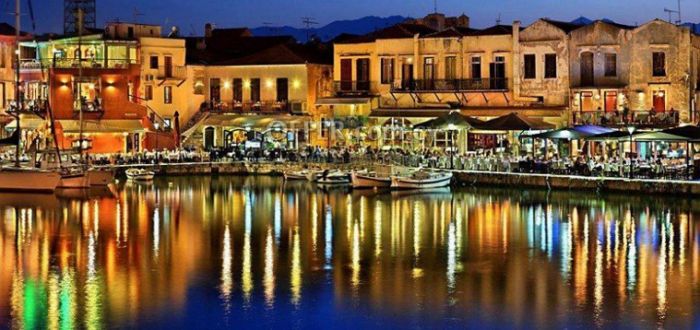 Μουσική και κατάληψη εσωτερικού πεζόδρομου προκαλούν αντιδράσεις στην παραλία του Ρεθύμνου