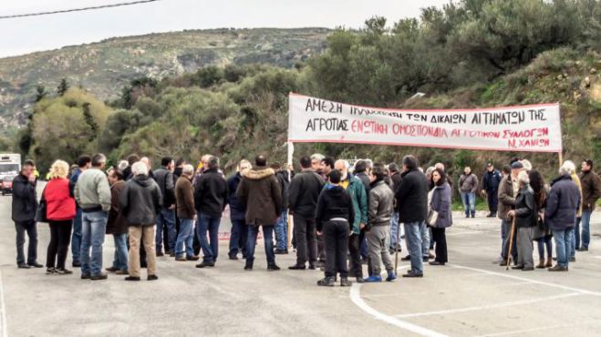 Επιστρέφουν στα μπλόκα οι αγρότες.