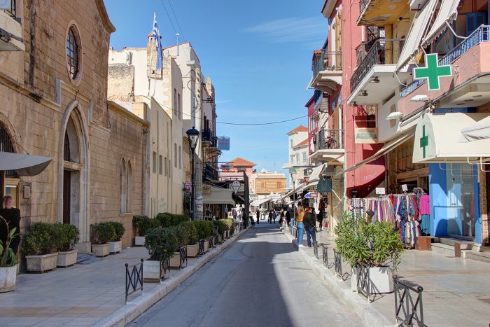 Επιχειρηματίας μήνυσε όλο το Δημοτικό Συμβούλιο Χανίων