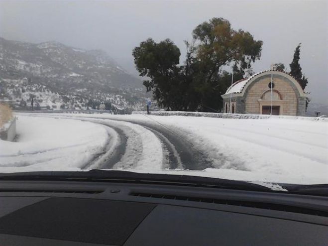 &quot;Κόλλησαν&quot; για ώρες νταλίκες στο χιόνι στην παγωμένη Βιάννο