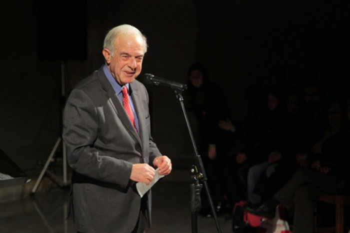 &Sigma;&epsilon; &chi;&rho;&iota;&sigma;&tau;&omicron;&upsilon;&gamma;&epsilon;&nu;&nu;&iota;ά&tau;&iota;&kappa;&epsilon;&sigmaf; &mu;&epsilon;&lambda;&omega;&delta;ί&epsilon;&sigmaf; &laquo;&tau;&alpha;&xi;ί&delta;&epsilon;&psi;&epsilon;&raquo; &tau;&omicron; &kappa;&omicron;&iota;&nu;ό &eta; &Pi;&alpha;&iota;&delta;&iota;&kappa;ή &ndash; &Nu;&epsilon;&alpha;&nu;&iota;&kappa;ή &Chi;&omicron;&rho;&omega;&delta;ί&alpha;