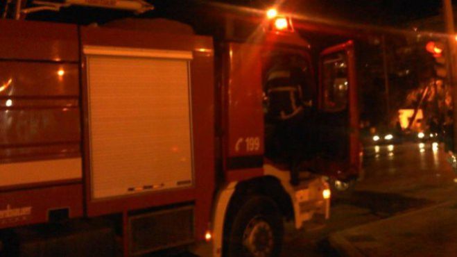 Φωτιά σε σκουπίδια στο παλιό Ξενία