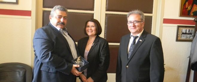 &Sigma;&tau;&eta;&nu; &Alpha;&nu;&tau;&iota;&pi;&epsilon;&rho;&iota;&phi;έ&rho;&epsilon;&iota;&alpha; &eta; &Pi;&rho;έ&sigma;&beta;&eta;&sigmaf; &tau;&eta;&sigmaf; &Sigma;&lambda;&omicron;&beta;&alpha;&kappa;ί&alpha;&sigmaf; &sigma;&tau;&eta;&nu; &Epsilon;&lambda;&lambda;ά&delta;&alpha;