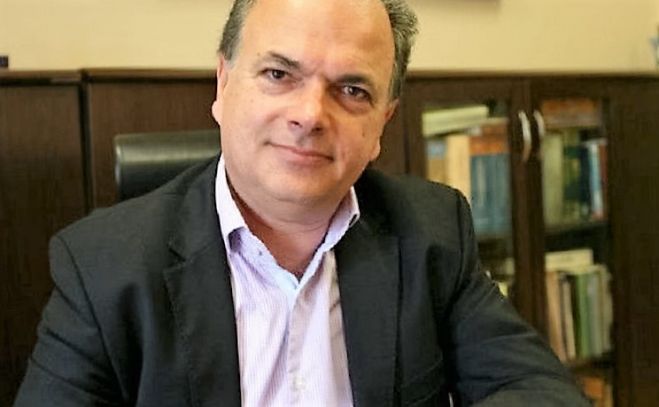 &Omicron; &Gamma;&iota;ώ&rho;&gamma;&omicron;&sigmaf; &Mu;&alpha;&rho;&iota;&nu;ά&kappa;&eta;&sigmaf; &delta;ή&mu;&alpha;&rho;&chi;&omicron;&sigmaf; &Rho;&epsilon;&theta;ύ&mu;&nu;&omicron;&upsilon; &gamma;&iota;&alpha; &mu;&iota;&alpha; &alpha;&kappa;ό&mu;&alpha; &tau;&epsilon;&tau;&rho;&alpha;&epsilon;&tau;ί&alpha;