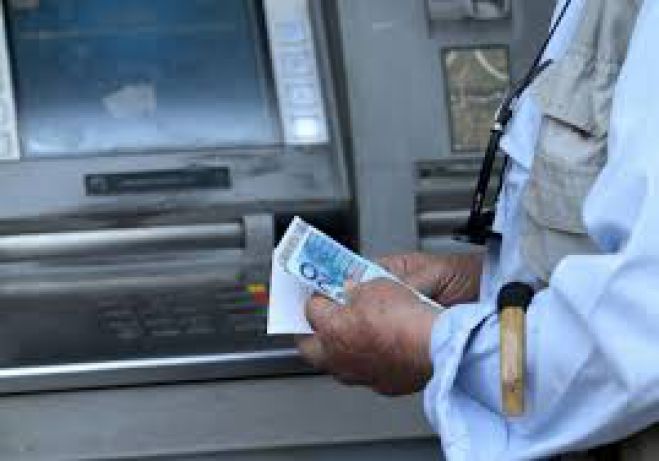 Αδειάζουν οι τραπεζικοί λογαριασμοί από τις κατασχέσεις
