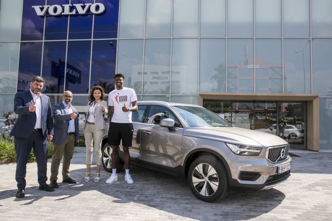 Η Volvo Saracakis ξεκινά συνεργασία με τον διεθνή μπασκετμπολίστα Κώστα Αντετοκούνμπο