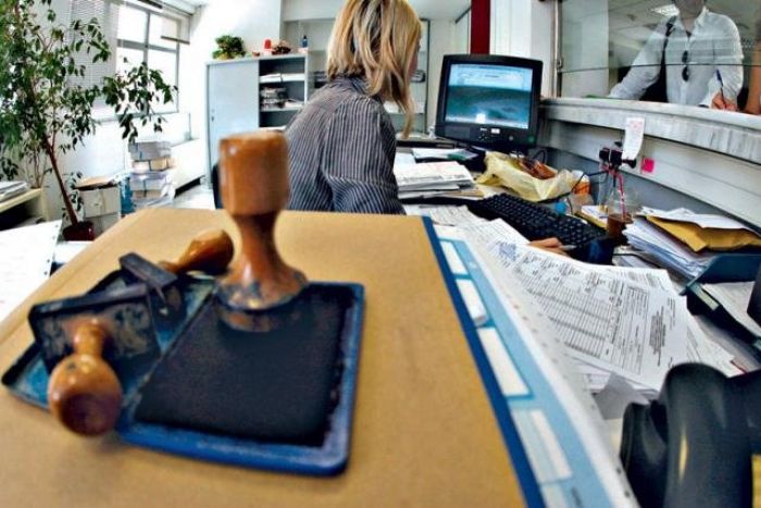 ΣΤΑ ΘΡΑΝΙΑ ΔΗΜΟΤΙΚΟΙ ΥΠΑΛΛΗΛΟΙ