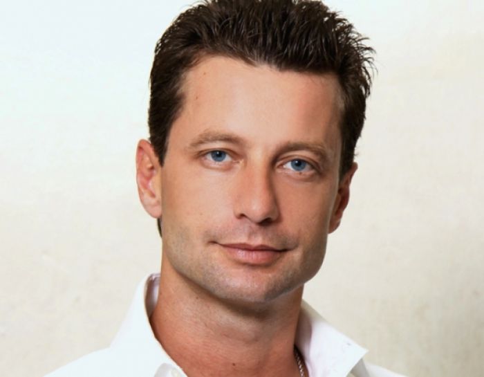 &Pi;&alpha;&rho;&alpha;&iota;&tau;ή&theta;&eta;&kappa;&epsilon; &omicron; &Zeta;. &Kappa;&epsilon;&phi;&alpha;&lambda;&omicron;&gamma;&iota;ά&nu;&nu;&eta;&sigmaf;