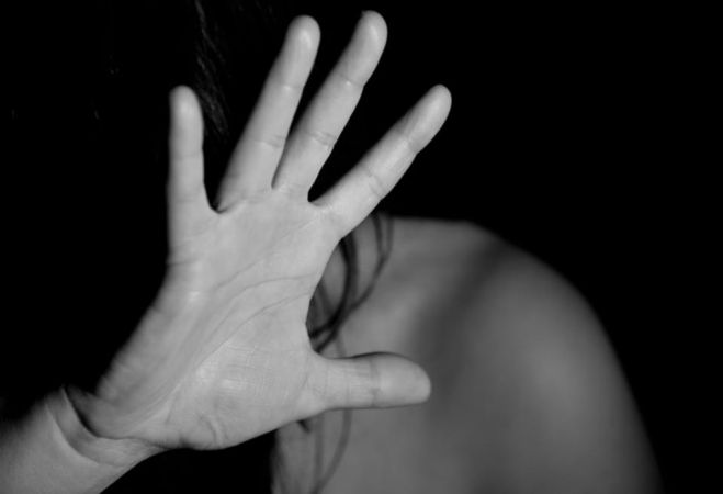 &Pi;&alpha;&tau;έ&rho;&alpha;&sigmaf; &tau;&rho;&alpha;&upsilon;&mu;ά&tau;&iota;&sigma;&epsilon; &tau;&eta;&nu; &kappa;ό&rho;&eta; &tau;&omicron;&upsilon; &sigma;&tau;&omicron; &mu;ά&tau;&iota; &kappa;&alpha;&iota; &sigma;&upsilon;&nu;&epsilon;&lambda;ή&phi;&theta;&eta;