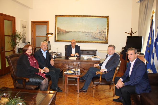Τα αναπτυξιακά έργα επί τάπητος στη συνάντηση του Δημάρχου Χανίων Τ. Βάμβουκα με τον περιφερειάρχη Κρήτης Σ. Αρναουτάκη