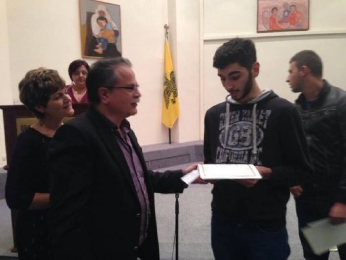 &Beta;&rho;ά&beta;&epsilon;&upsilon;&sigma;&eta; &nu;&epsilon;&omicron;&epsilon;&iota;&sigma;&alpha;&chi;&theta;έ&nu;&tau;&omega;&nu; &phi;&omicron;&iota;&tau;&eta;&tau;ώ&nu;/&tau;&rho;&iota;ώ&nu;